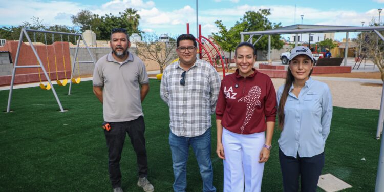 Supervisa Milena Quiroga obra de transformación del parque La Biznaga
