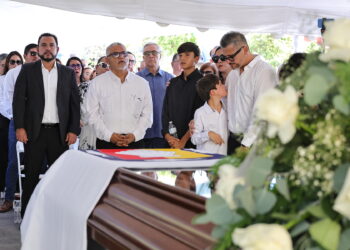 Rinde XV Ayuntamiento de Los Cabos homenaje póstumo a Rigoberto Arce Martínez