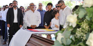 Rinde XV Ayuntamiento de Los Cabos homenaje póstumo a Rigoberto Arce Martínez