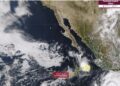 Tormenta tropical Simon continúa sin desplazarse y se localiza a 435 kilómetros de Cabo San Lucas