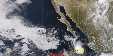 Tormenta tropical Simon continúa sin desplazarse y se localiza a 435 kilómetros de Cabo San Lucas