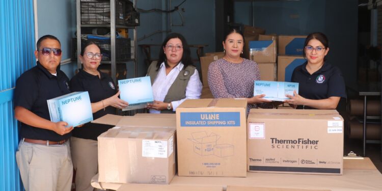 Entrega Comisión Estatal de Búsqueda equipo especializado al laboratorio de genética de la PGJE