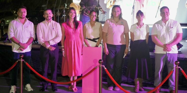 Enciende Ayuntamiento de Los Cabos iluminación rosa del Palacio Municipal; refuerza prevención del cáncer de mama y cervicouterino