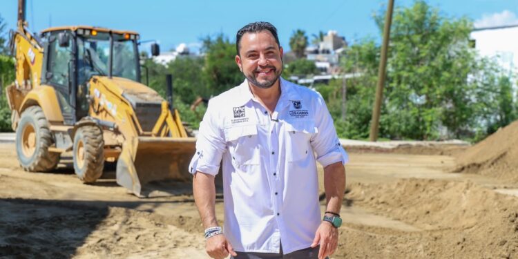 Supervisa alcalde Christian Agúndez rehabilitación de vialidades en Cabo San Lucas
