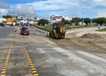Refuerza Obras Públicas limpieza y desazolve en cauces y canales pluviales de Los Cabos
