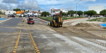 Refuerza Obras Públicas limpieza y desazolve en cauces y canales pluviales de Los Cabos