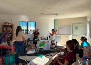 Impulsan autoempleo con curso de elaboración de velas artesanales en Cabo San Lucas