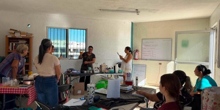 Impulsan autoempleo con curso de elaboración de velas artesanales en Cabo San Lucas