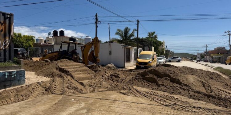 Refuerza Servicios Públicos mantenimiento de calles y caminos en Cabo San Lucas