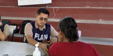 Lleva XV Ayuntamiento jornada de salud y servicios gratuitos a familias de Miraflores