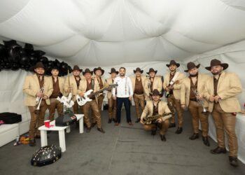 Al ritmo de la cumbia playera, Los Karkik’s y Su Majestad La Brissa ponen a bailar a Cabo San Lucas