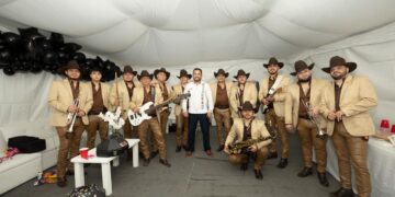 Al ritmo de la cumbia playera, Los Karkik’s y Su Majestad La Brissa ponen a bailar a Cabo San Lucas