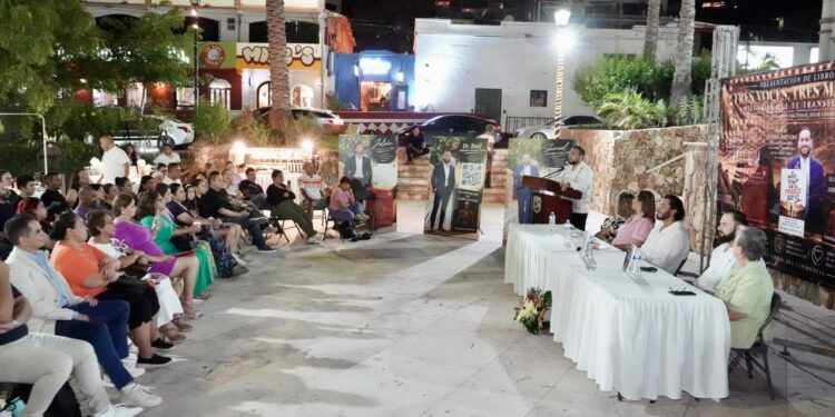 Fortalece programa Orígenes de Los Cabos identidad y economía local con presentación literaria en plaza Amelia Wilkes