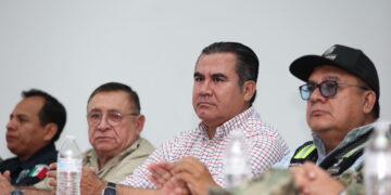 Protección Civil de Los Cabos activa refugios temporales y suspende clases ante huracán Rachel