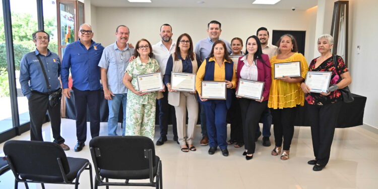Reconoce el Congreso de BCS a exdelegadas sindicales