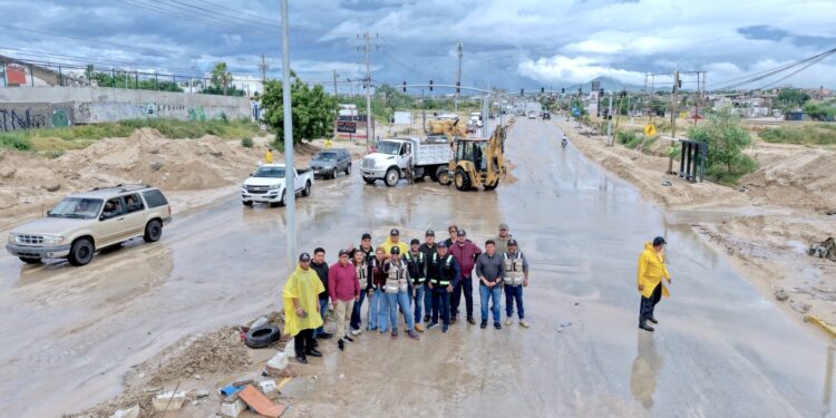 Supervisa delegada municipal de Cabo San Lucas afectaciones viales por lluvias recientes